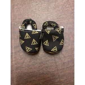 Trendy Baby Moc Shop Harry Potter Deathly‎ Hallows Moccasin Crib Shoe 0-3 Month
